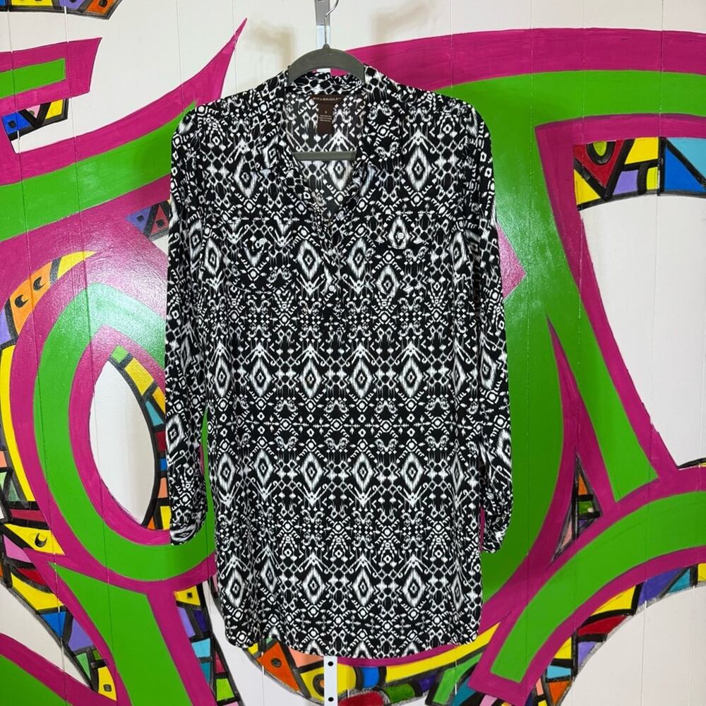 Bit & Bridle, Geometric Black and White Tunic Blouse. Size Small. Excellent cond